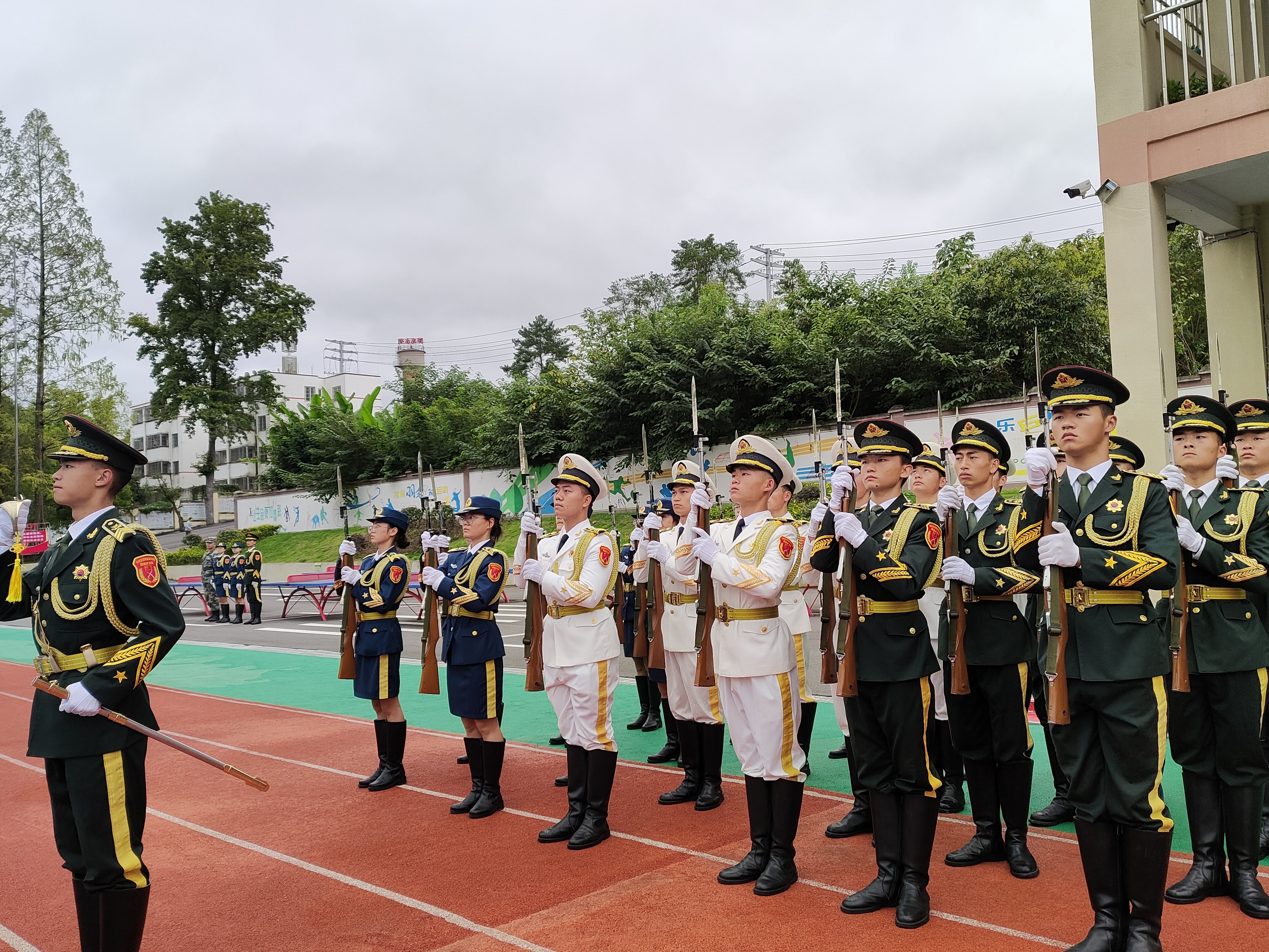 我院国旗护卫队赴黔南州特殊教育学校开展国防教育活动